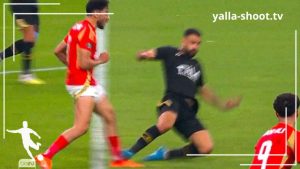 حكم إنجليزي يحسم الجدل حول ركلة جزاء الأهلي في السوبر الإفريقي