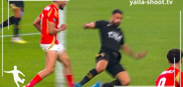حكم إنجليزي يحسم الجدل حول ركلة جزاء الأهلي في السوبر الإفريقي